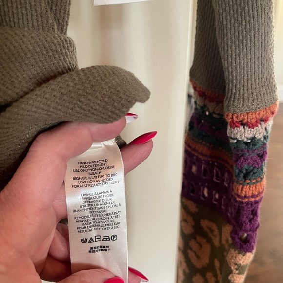 Free People long sleeve tee with beautiful detail. - Picture 7 of 10